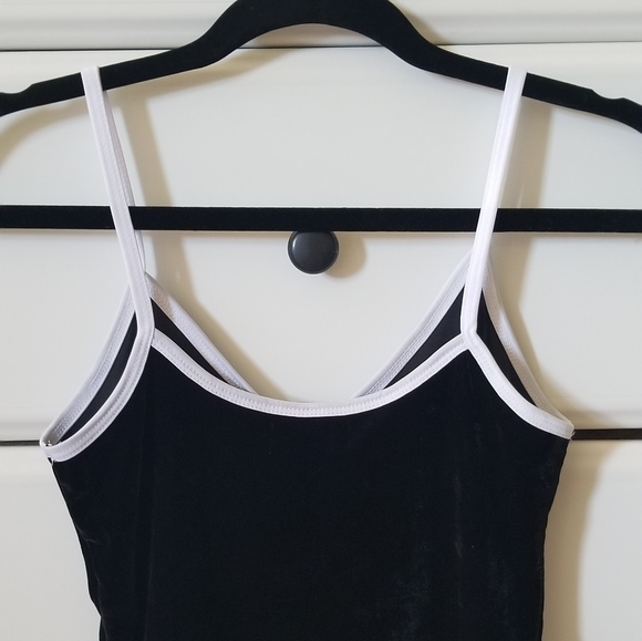 Popular 21 Black and White Velvet Spaghetti Strap Crop Top - Picture 3 of 6